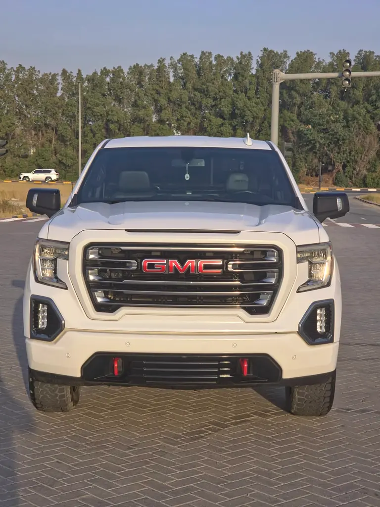 GMC Sierra 2021 — photo 1 of 18
