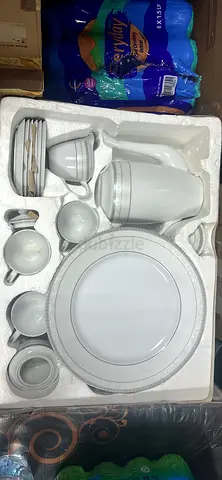 Unused porcelain tea and dinner set — 12 pieces (boxed)
