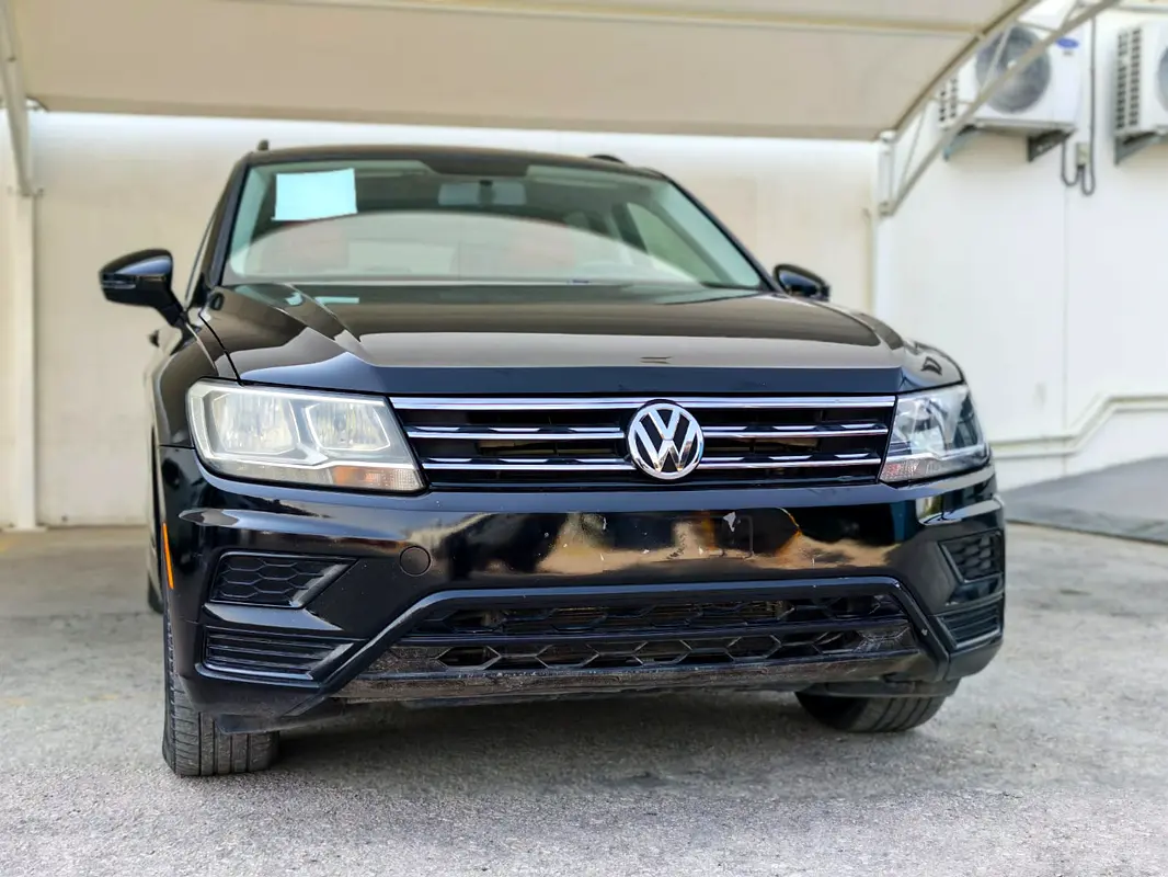 Volkswagen Tiguan 2021 — photo 1 of 20