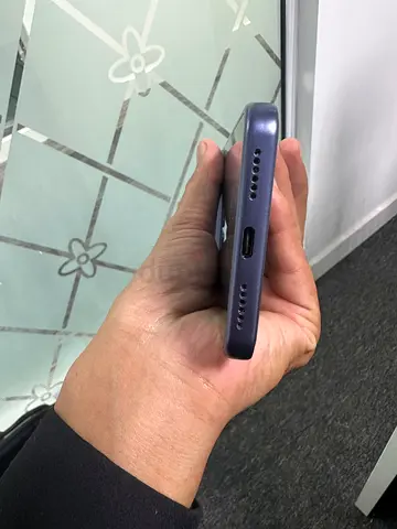 Used smartphone  1 tb memory in good condition with USB-C charger port