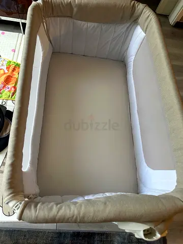 Portable bassinet / bedside sleeper in good condition
