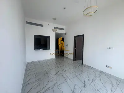 SPACIOUS UNIT | CHILLER FREE | SEMI CLOSED KITCHEN