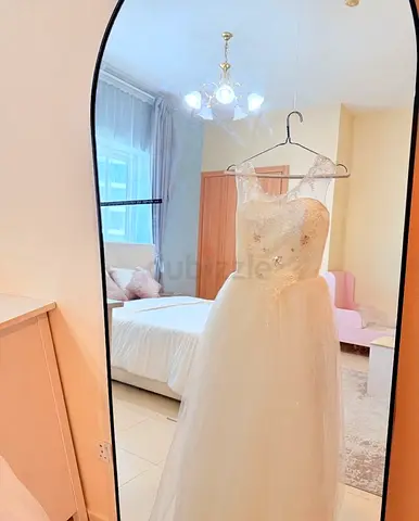 White tulle wedding dress with lace bodice - size: XS - For Urgent Sale.