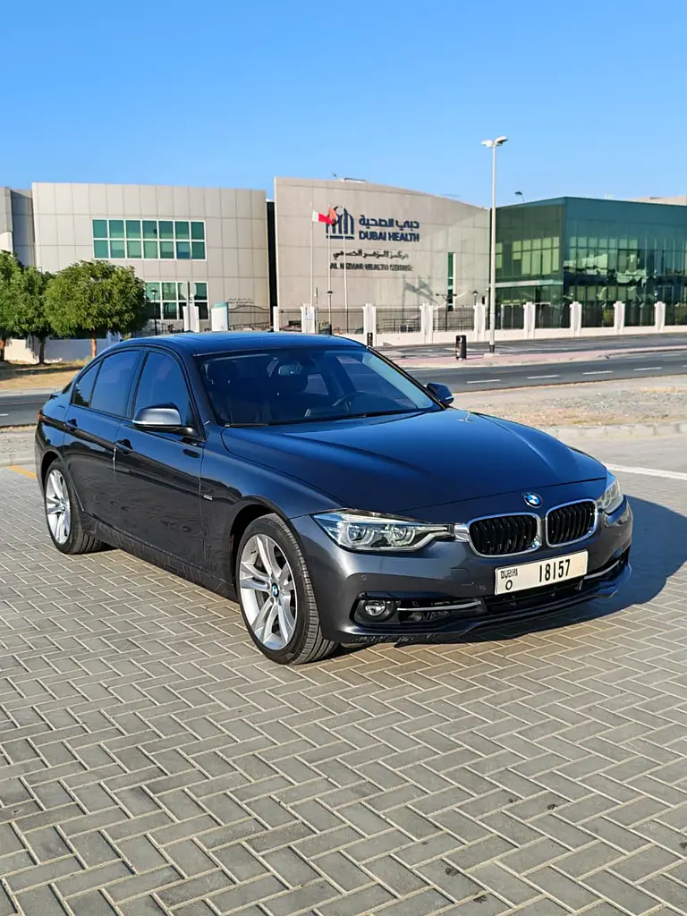 BMW 3-Series 2018 — photo 1 of 20