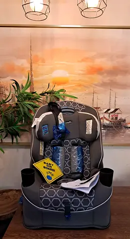 للبيع كارسيت مريح للطفل ISOFX مناسب لجميع الأعمار For sale top brand car seat