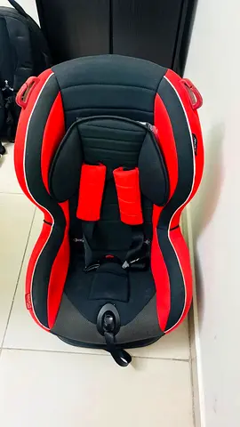 Juniors Red  Black Convertible Child Car Seat – Good Condition