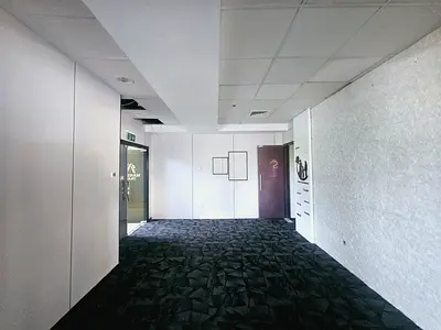 OFFICE WITH LUXURIOUS FITTING | GLASS PARTITION | READY TO MOVE