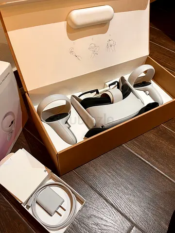 Oculus quest 2 VR headset like new