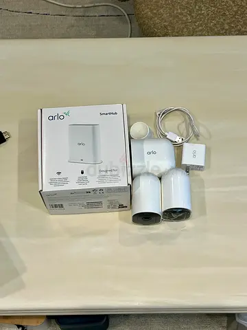 Arlo SmartHub with 3 Wireless Cameras and Accessories