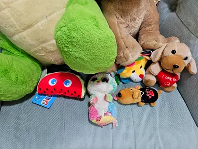 Lot of assorted plush toys and stuffed animals - good condition