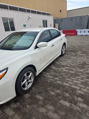 Nissan Altima SV 2017 American Specs - Well Maintained
