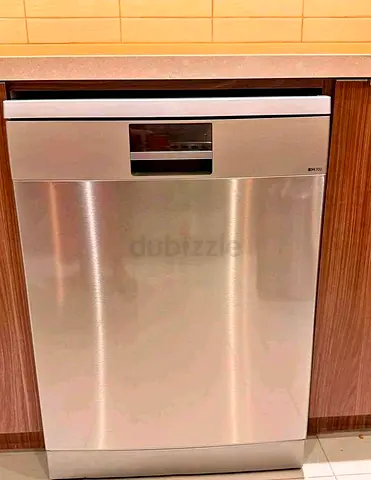 Siemens iq700 dishwasher three rack German made slightly used