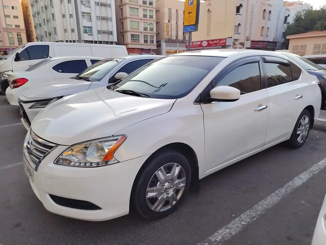Nissan Sentra 2015 — photo 1 of 6