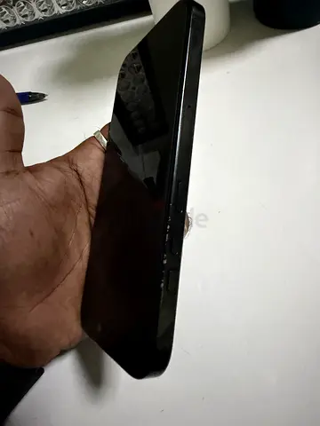 Used black iPhone 16 pro 256 GB - battery 89%