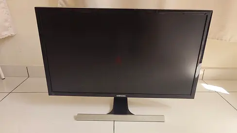 Samsung LED Monitors with Dual Monitor Stand (Price Negotiable)