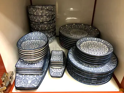 Ceramic dinner set