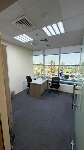 مكاتب فاخرة مع توثيق | للتسجيل والتجديد