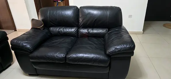 Black Leather 7-Seater Sofa in Good Condition (3+3+1+1)