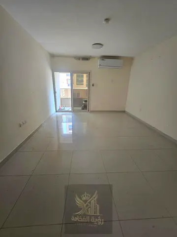 أجمل شقه غرفتين وصاله مع بلكونه اطلاله جزئيه على البحر مساحه واسعه موقع مميز جدا بالشارقه المجره