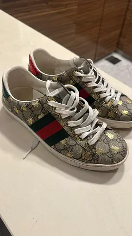 Used Gucci Ace Bee Leather Sneakers - Size (40)