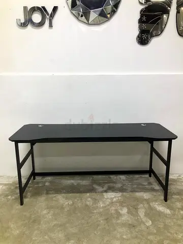 Black gaming desk