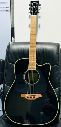 Yamaha FGX820C Acoustic-Electric Guitar For Sale - almost new!