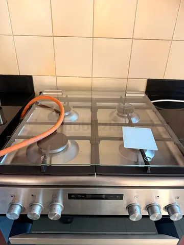 Siemens combination 4 burner cooker vegetarian only. 2 years old. Clean