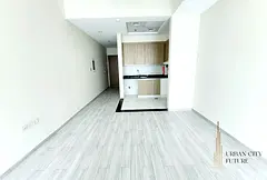 Spacious &amp; Well Maintained - Premium Location - Ready 2 Move in