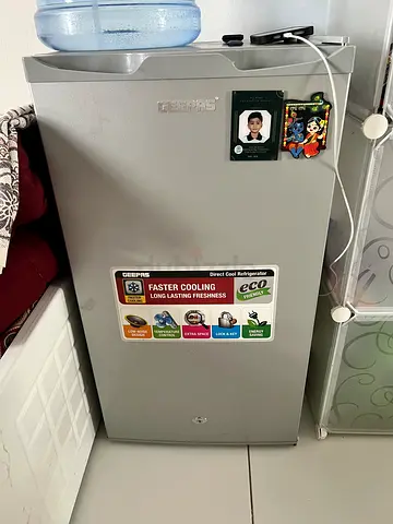 Single-door Compact Refrigerator - Good Condition- 125L Geepas