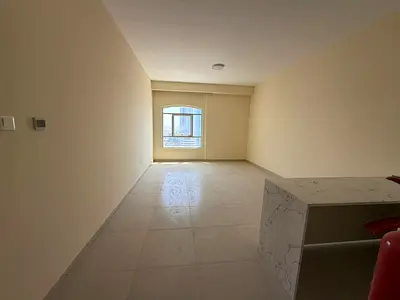 Free parking, one month free, first tenant, master bedrooms, built-in wardrobes, American-style kitchen, central gas, free maintenance