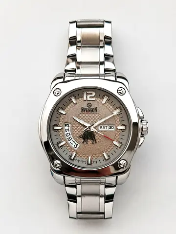 Sveston Bullston Analog Watch for Men with Steel Bracelet