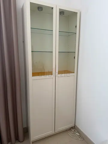Display Cabinet | Lights up | Perfect for Displaying | Good Condition