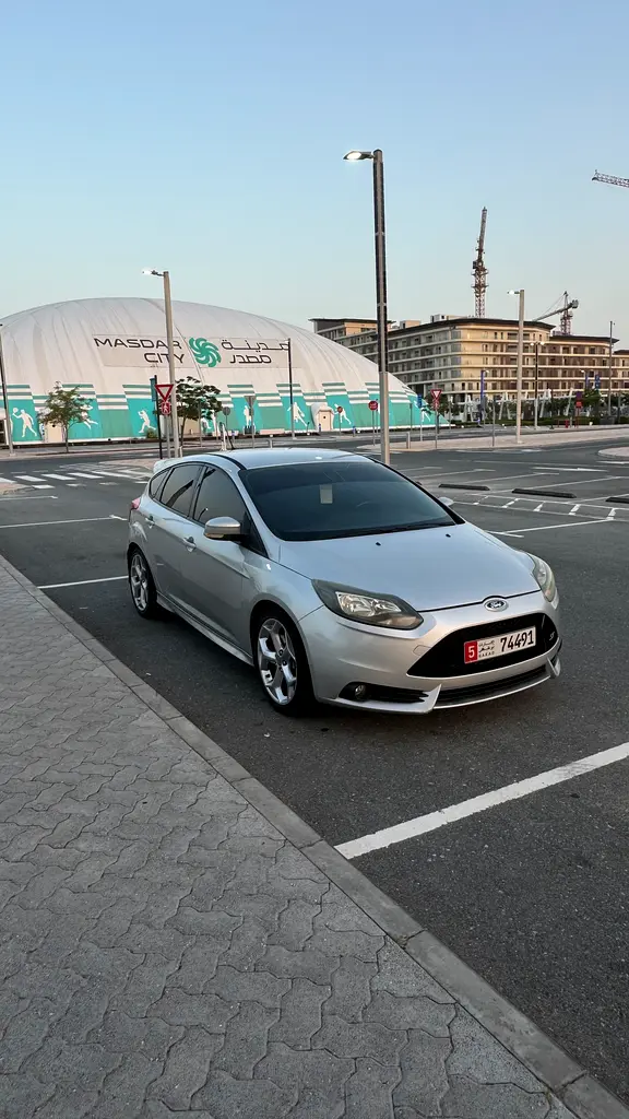 Ford Focus 2014 — photo 1 of 9