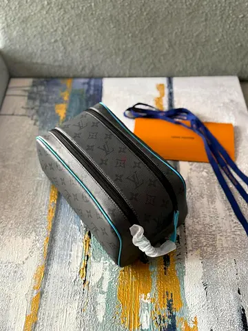 Louis Vuitton Dopp kit