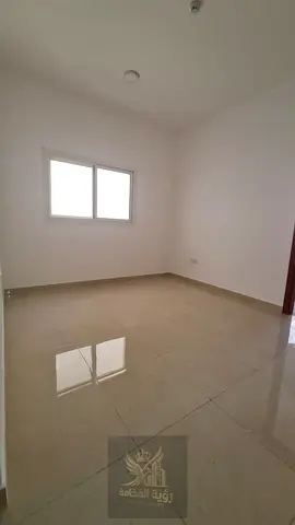 غرفه وصاله مع 2 حمام تاني ساكن بقلب الشارقه القليعه مبنى عوائل نظيف تشطيب سوبرلوكس باركن ترابي متوفر
