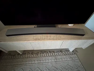 Curved Samsung 320 watts Soundbar and woofer in Great Condition - Works perfect