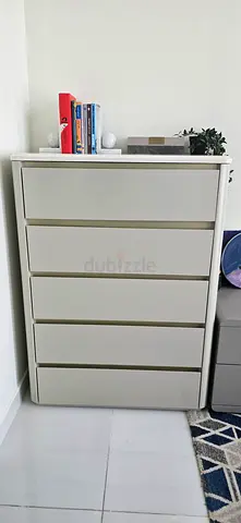 White 5-Drawer Chest / Dresser in Excellent Condition