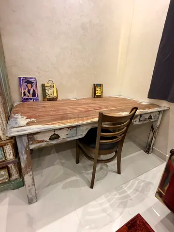 Marina study table