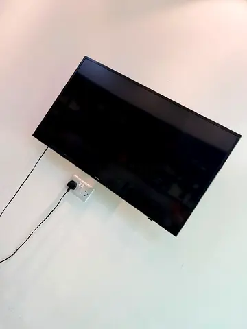 samsung 40 4K UHD Smart TV – UA40KU7000