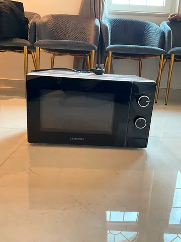 Samsung countertop microwave oven - good working condition