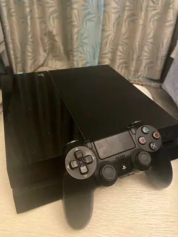 Sony PlayStation 4 original (408GB) with extra controller - Good condition