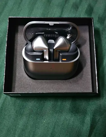 Samsung Galaxy Buds3 Pro Silver TDRA-Hi-Res Wireless Earbuds with Original Case and fullbox-Used