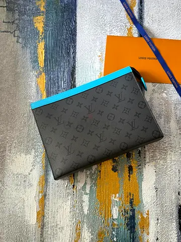 Louis Vuitton pochette voyage MM pouch