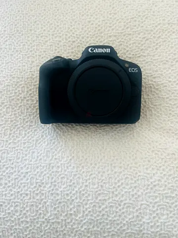 Cannon EOS R50 mirrorless digital camera