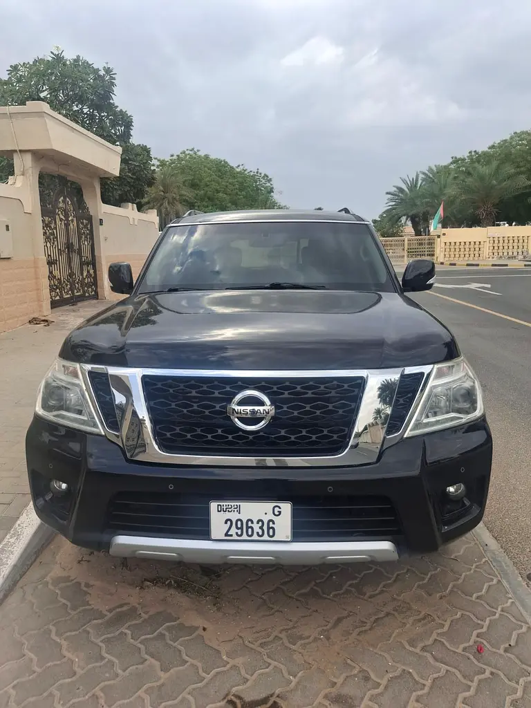 Nissan Armada 2017 — photo 1 of 5