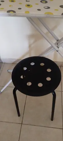 Simple black metal round stool — good condition