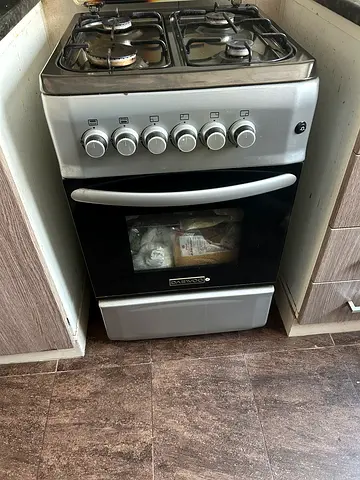 Daewoo 4-burner Gas Stove with Oven - Good Working Condition