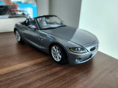BMW z4 Scale 1:18 Maisto