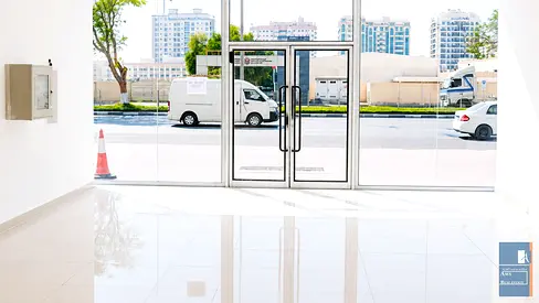 Road Facing Shop in a Prime Commercial Hub