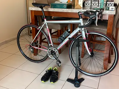 Felt F95 road bike for sale